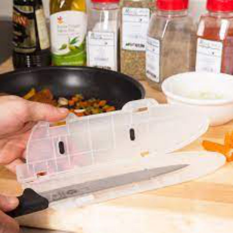 GUARD KNIFE HOLDS 4 TO 6" PLASTIC