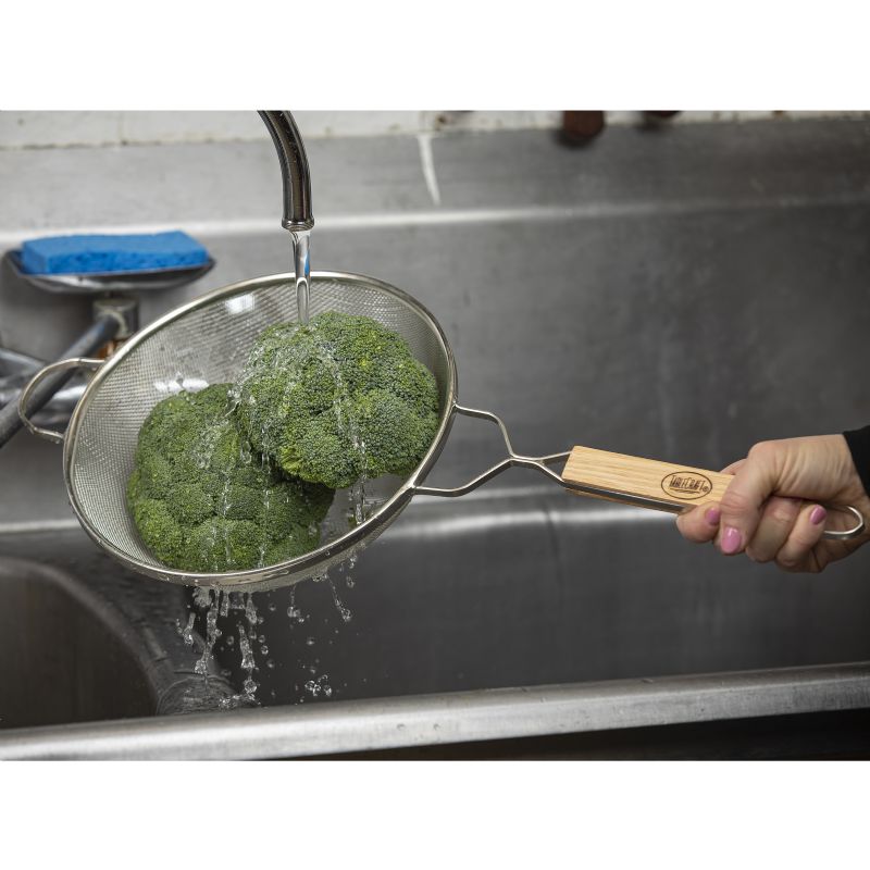 STRAINER MESH WOOD HANDLE 10.75